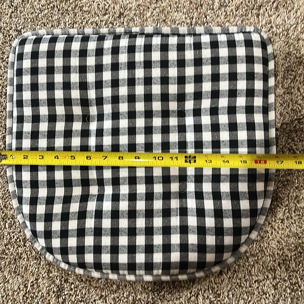 Memory foam, non slip rubber back, black/white checkered chair cushions. 6 pack. - Picture 3 of 15